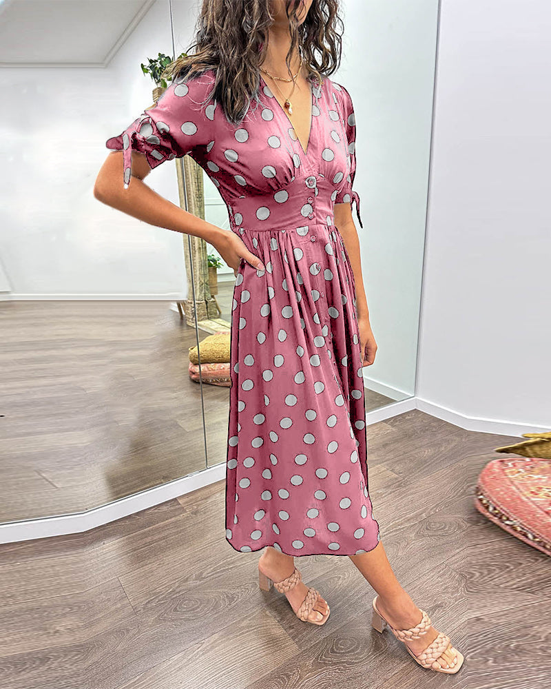 Dana-1 | Tupfenkleid mit tiefem V-Ausschnitt