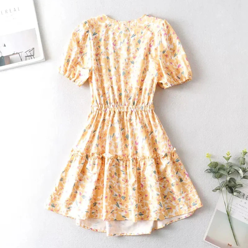 Delilah | Sonniger Blumen-Romper mit Bindungsdetail vorn