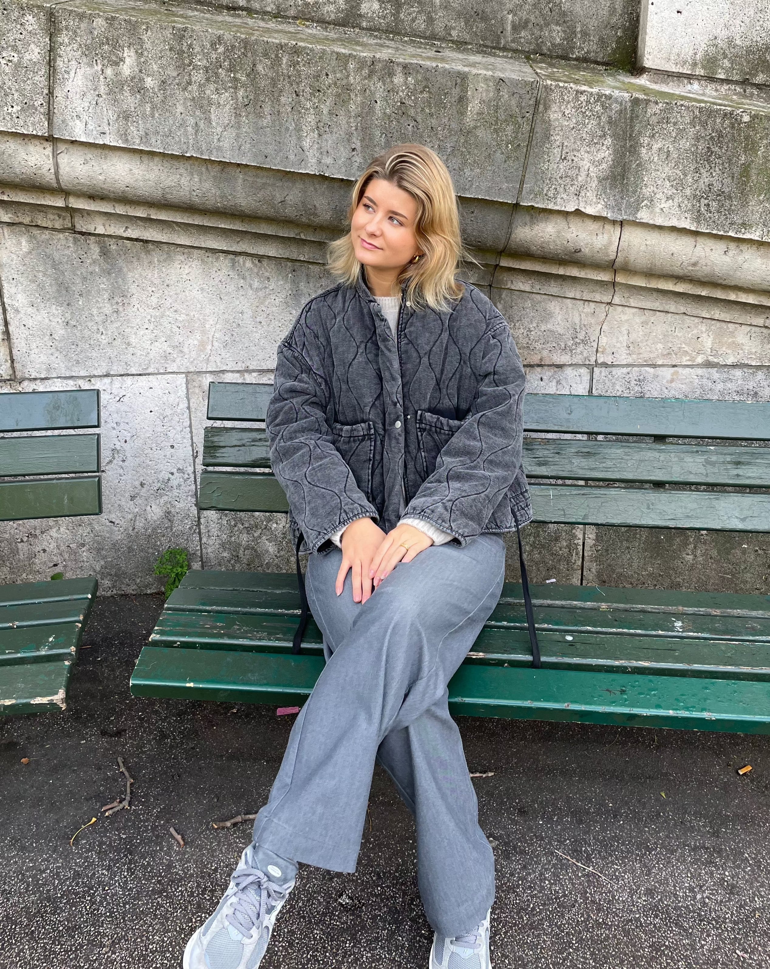 Reni | Must-Have Graue Jacke mit Großen Taschen