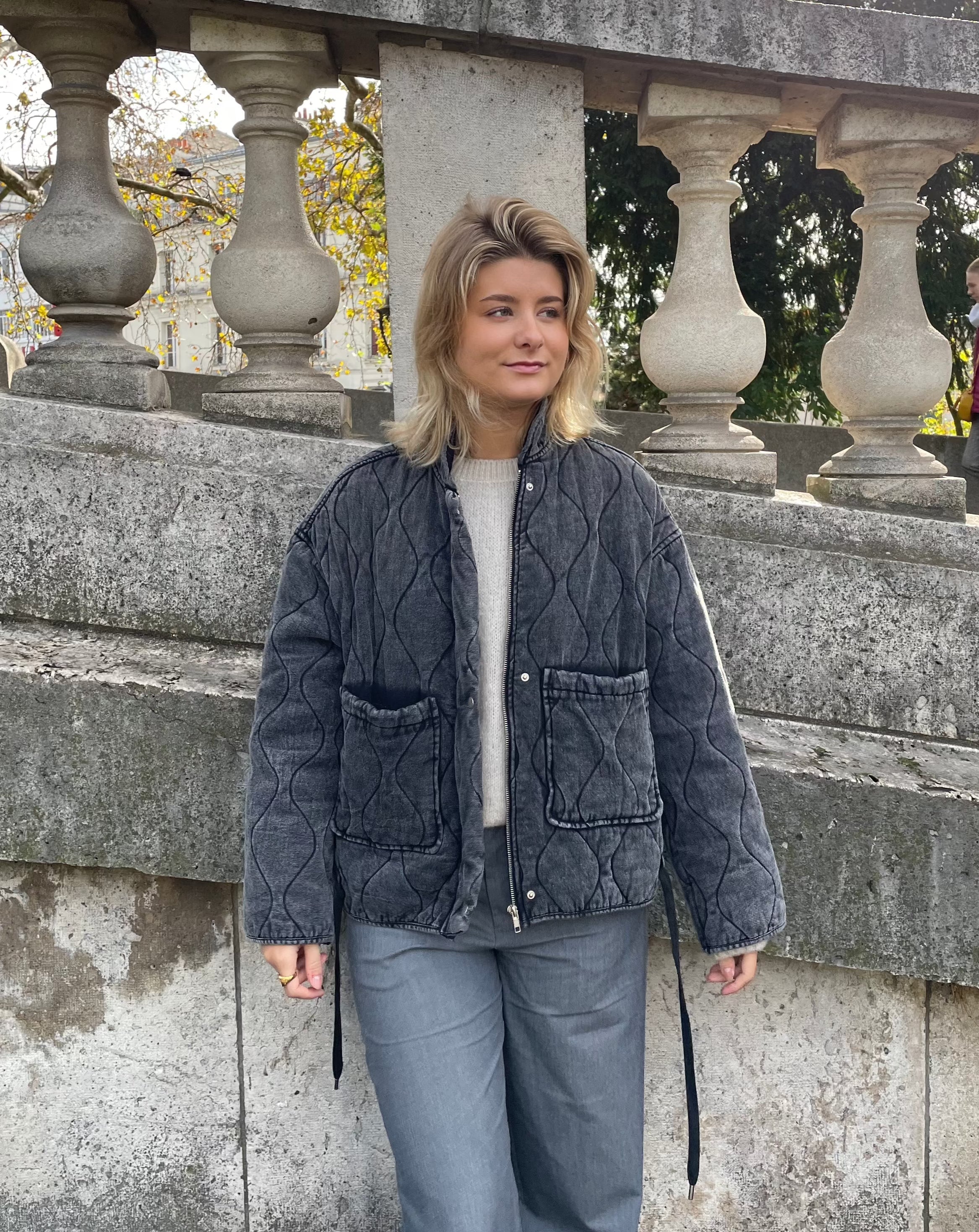 Reni | Must-Have Graue Jacke mit Großen Taschen