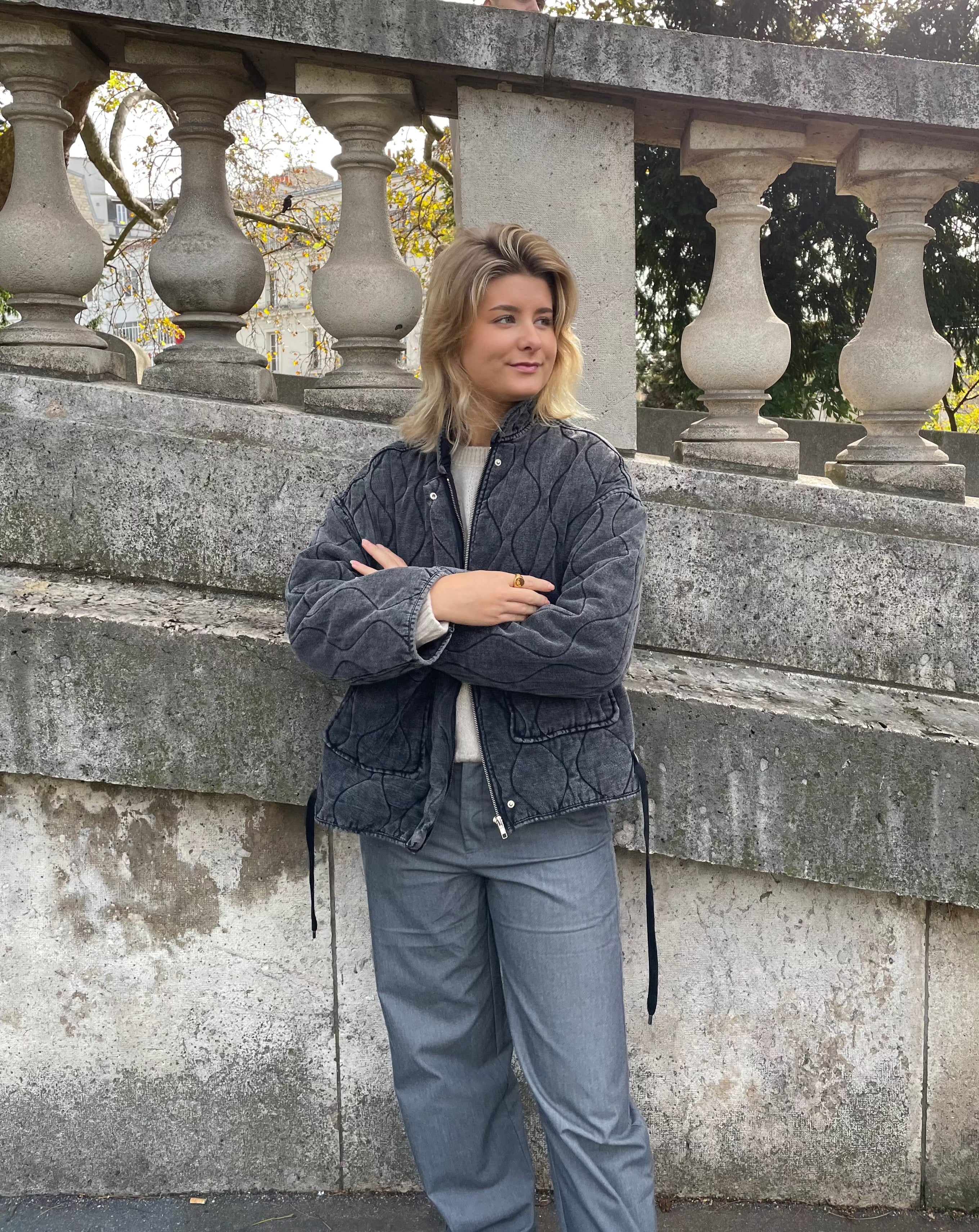 Reni | Must-Have Graue Jacke mit Großen Taschen