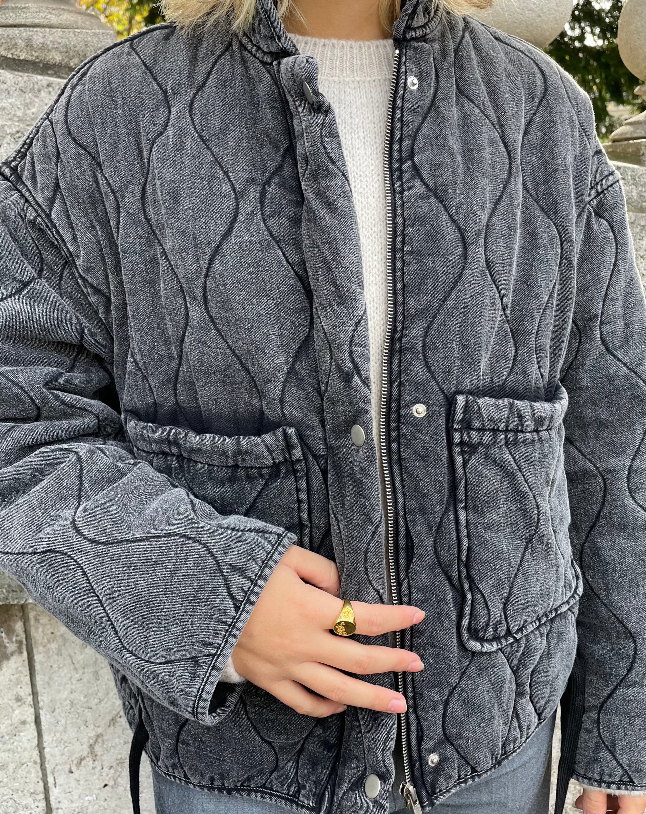Reni | Must-Have Graue Jacke mit Großen Taschen