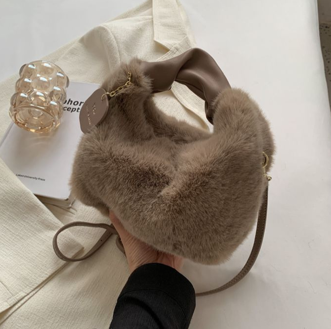 Lisa | Stylish Flauschige Handtasche