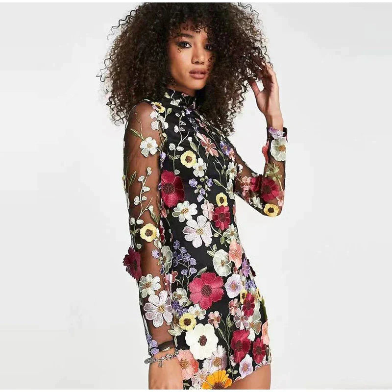 Adan | Blumiges Minikleid mit Stickerei