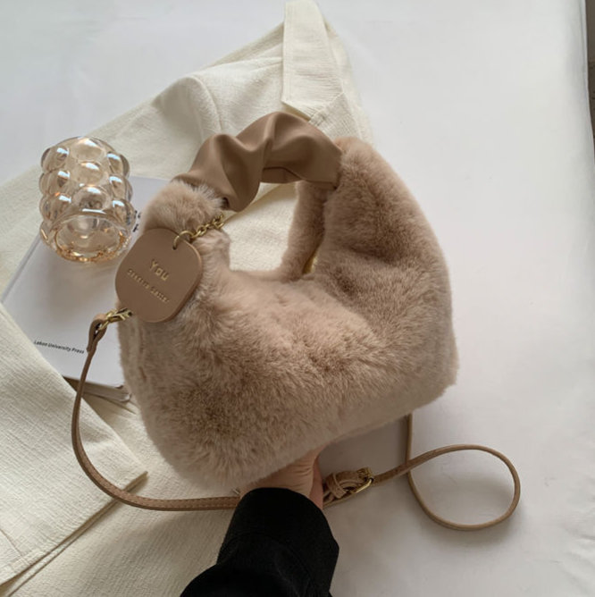 Lisa | Stylish Flauschige Handtasche