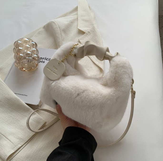 Lisa | Stylish Flauschige Handtasche