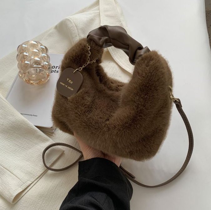 Lisa | Stylish Flauschige Handtasche
