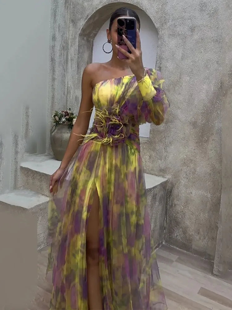 Hazel | Kleid mit einer entblößten Schulter