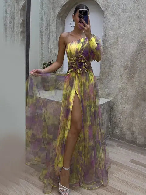 Hazel | Kleid mit einer entblößten Schulter