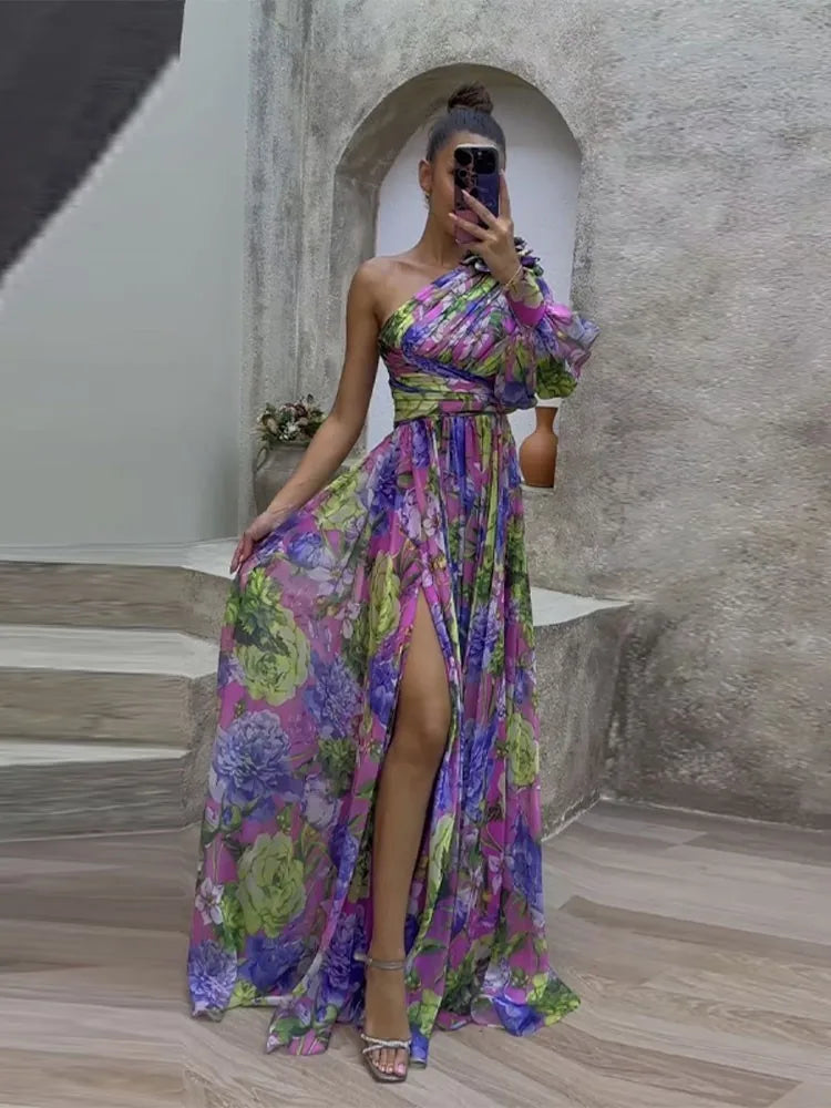 Hazel | Kleid mit einer entblößten Schulter