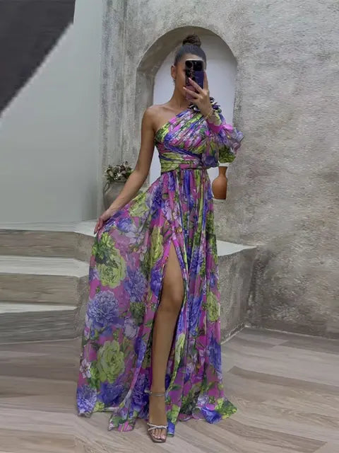 Hazel | Kleid mit einer entblößten Schulter