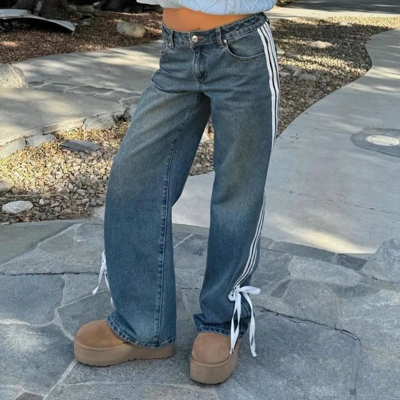 Helena | Jeans mit weitem Bein, Seitenstreifen und Schnürdetails